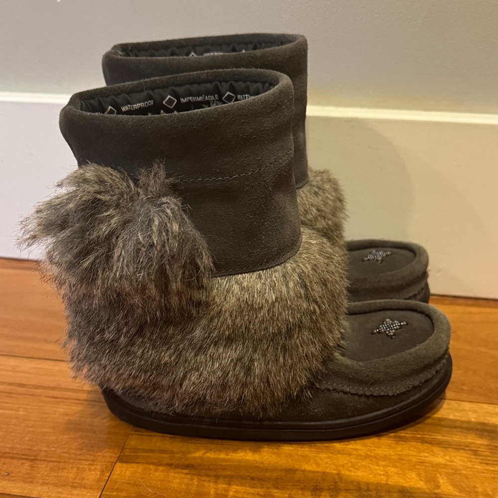 Manitobah WATERPROOF super warm boots FAUX FUR YOUTH SNOWY OWLET